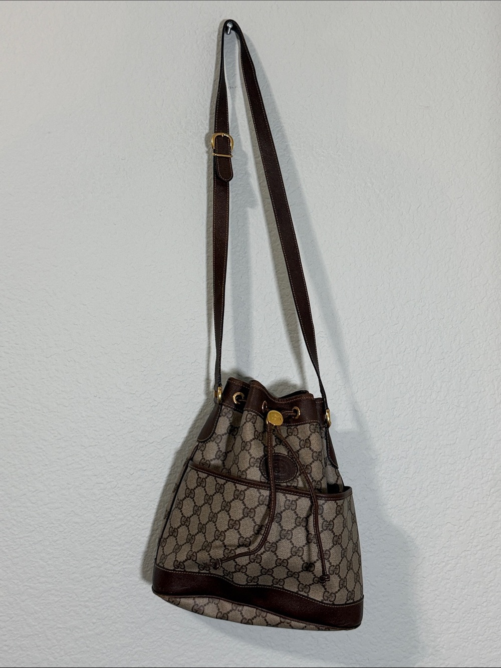 Authentic  GUCCI Brown & Cream GG Supreme Monogram Drawstring Shoulder Bag Purse